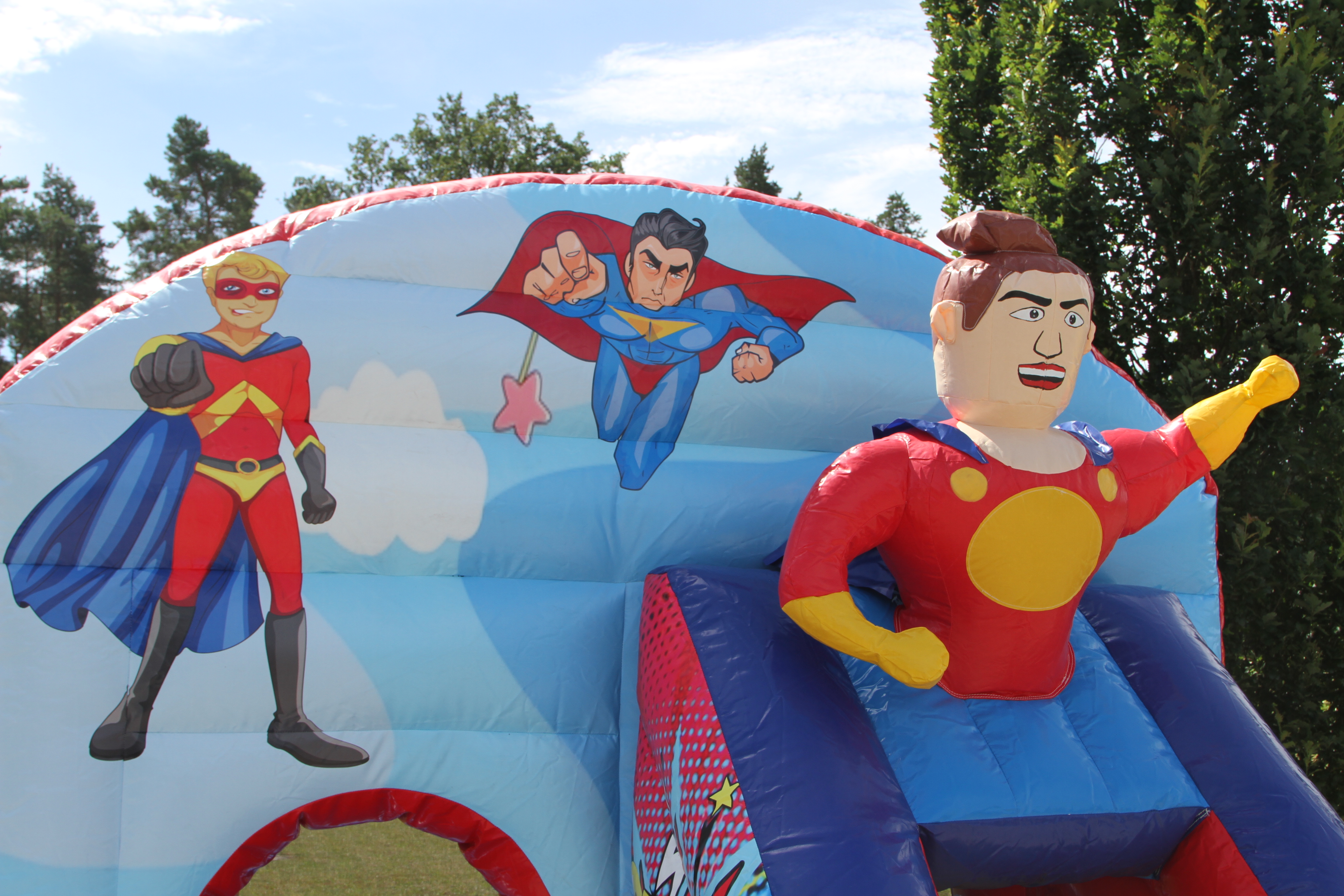 Springkussen 3,9x2,8 m - superhelden